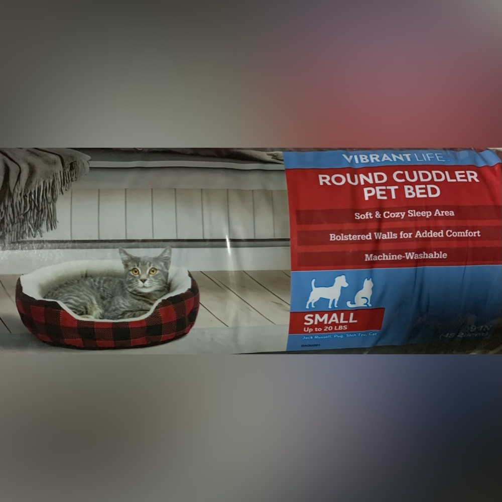 Brand new small (up to 20 pounds) cat or dog 19” round red plaid cuddler pet bed